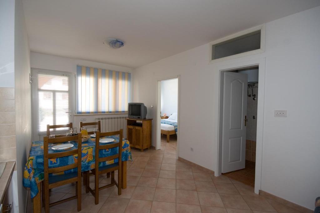 Apartments Valentino Vrsar Ruang foto